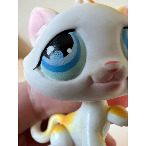 Littlest Petshop LPS Yellow and White Kitten Cat #52 2004 *Read - Picture 4 of 5